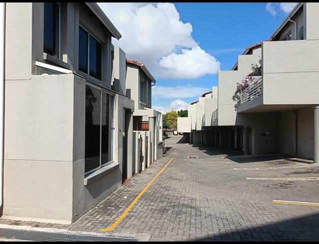 3 BEDROOM PROPERTY TO RENT IN BEDFORD GARDENS